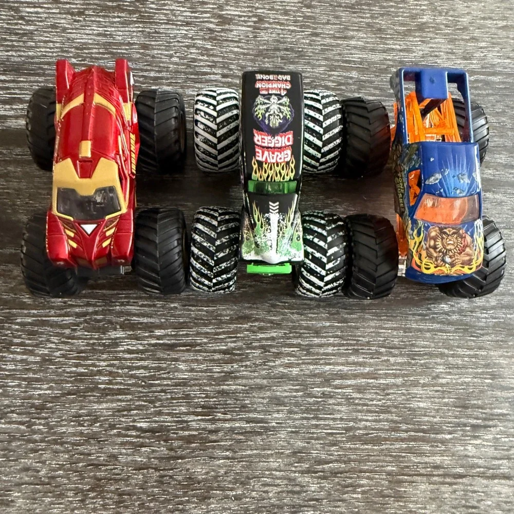 Hot Wheels Monster Jam‎ Lot of 3 Trucks Grave Digger Iron Man Stone Crusher